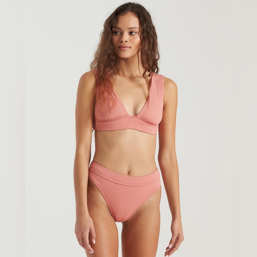 Billabong 🍍 Coral Pink Soft Textured Plunge Bikini Top - Picture 5 of 16